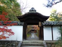 本堂への門