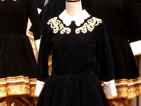衣装：西野七瀬