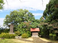 記念碑と祠
