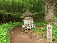 稚児の墓