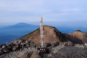 山頂の碑